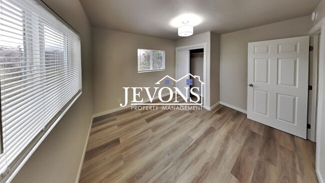 Building Photo - $500 Off First Month! 3BR Home w/ Washer & Dryer on Spacious 1-Acre Orchard Lot