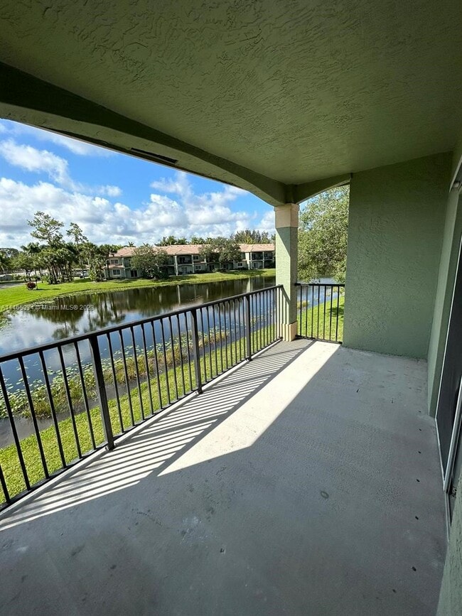 Building Photo - 280 Crestwood Cir