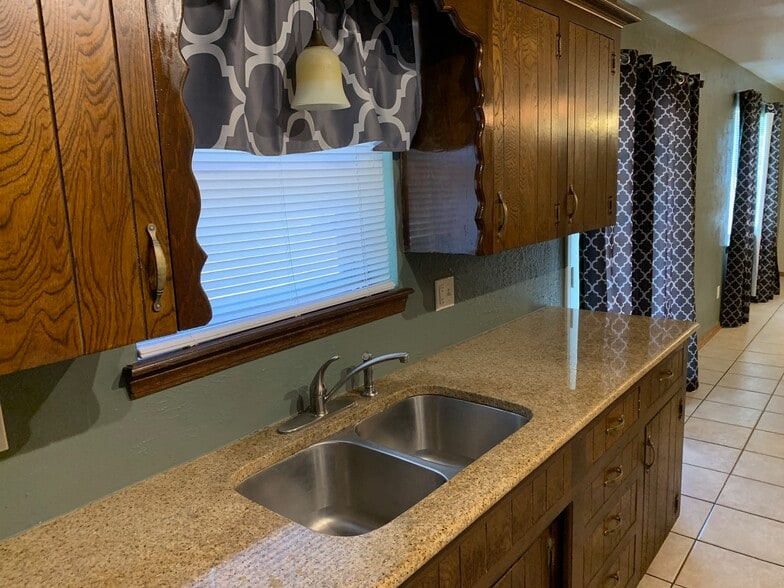 Building Photo - 641 Belle Air Ave