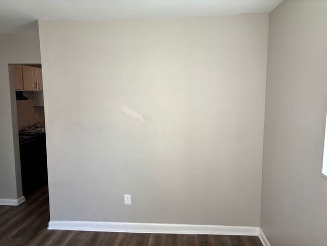Building Photo - Charming 2-bedroom and 1-bathroom house lo...