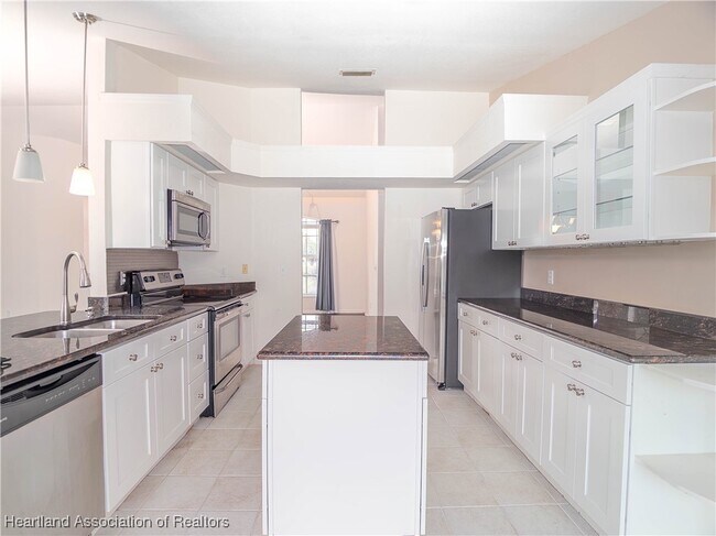 Building Photo - 2508 Manor Dr