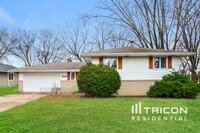 Building Photo - 1397 Pinewood Dr