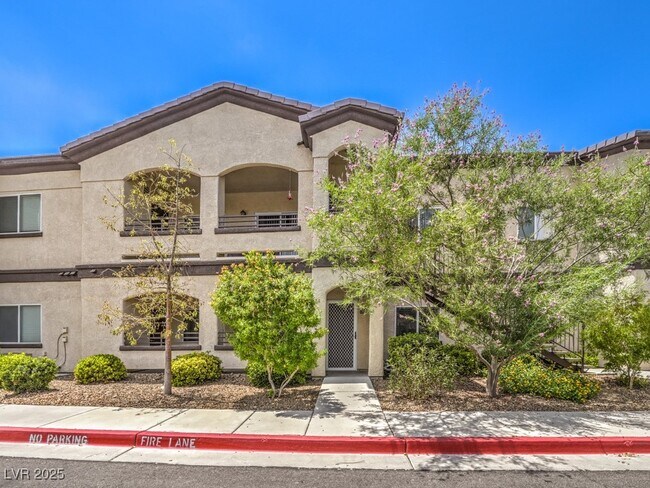 Building Photo - 2291 W Horizon Ridge Pkwy