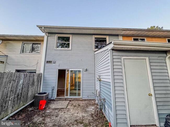 Building Photo - 4 Milstone Ct