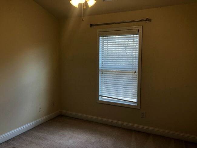 Building Photo - PRE-LEASING FOR AUGUST 10TH, 2026!