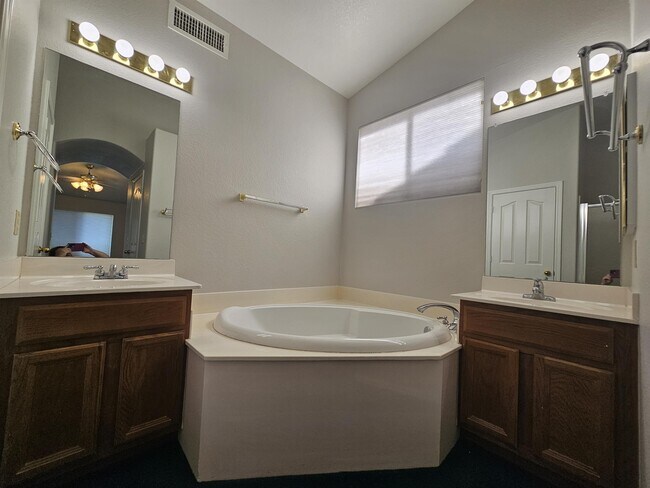 Building Photo - 2292 E Stottler Dr