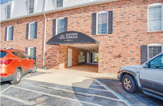 Building Photo - Bayfront 2BR/2BA Condo at Bayview Terrace ...