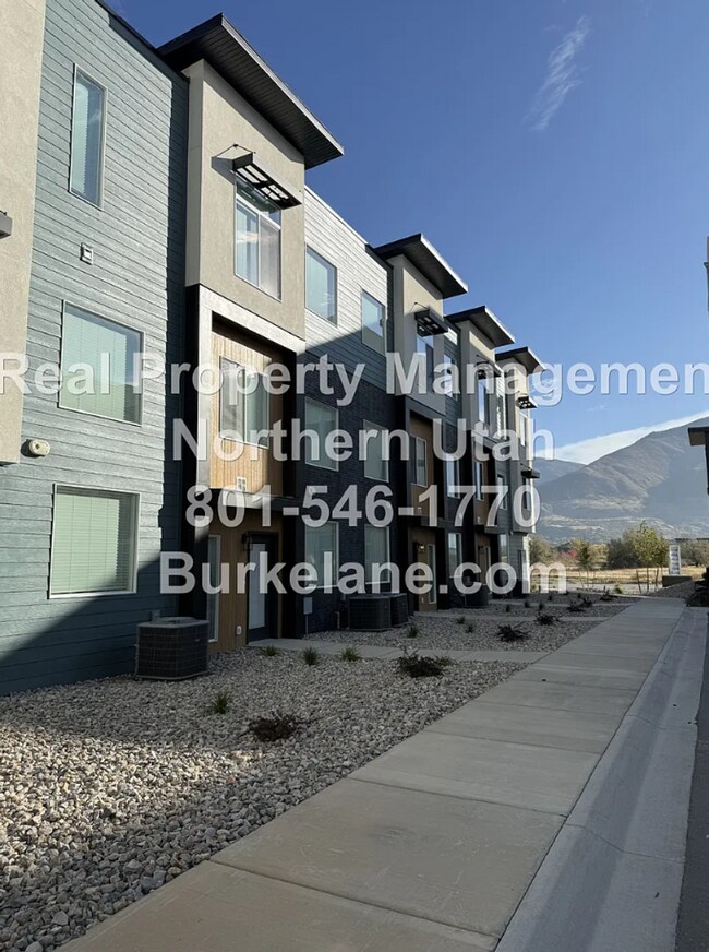 Building Photo - Newly Built 3 Bed 2.5 Bath Townhouse