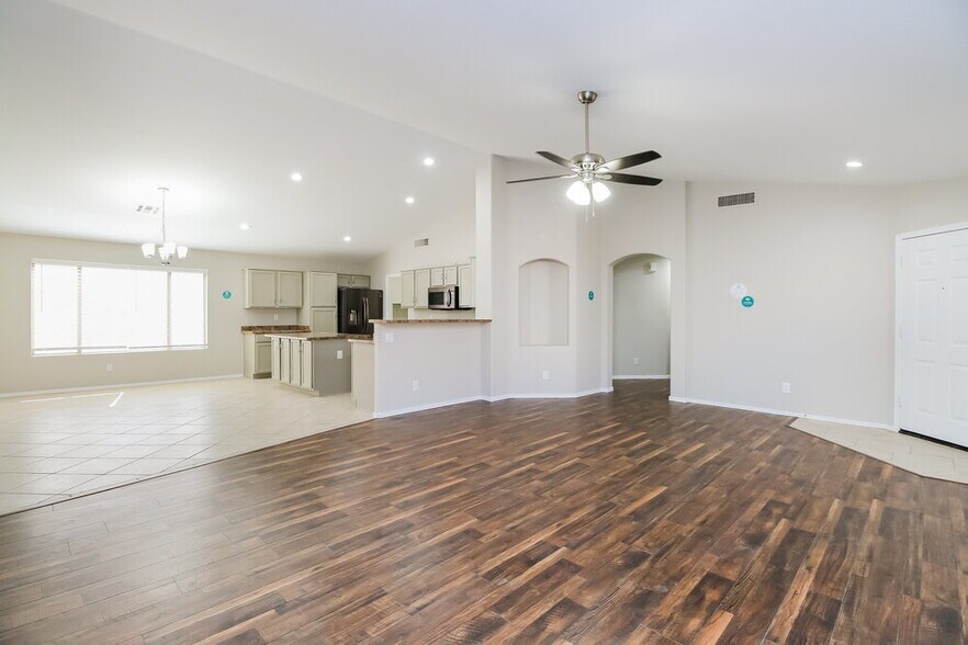 Building Photo - 10912 E Dragoon Ave