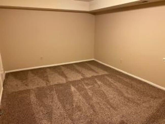 Building Photo - 3 Bedroom / 2 Bath Duplex