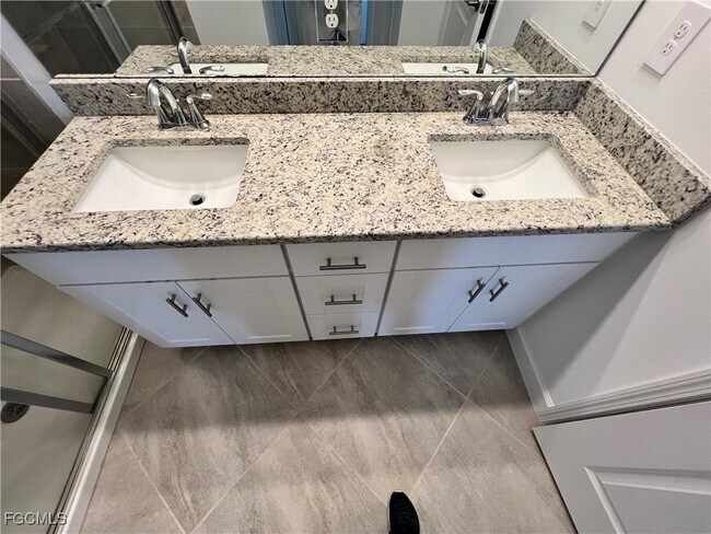 Building Photo - 14160 Pine Lodge Ln