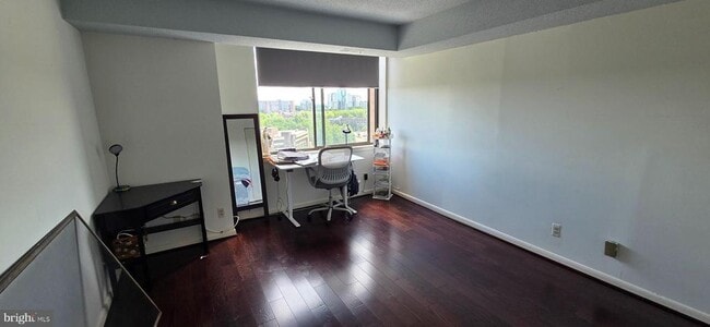 Building Photo - 3709 S George Mason Dr