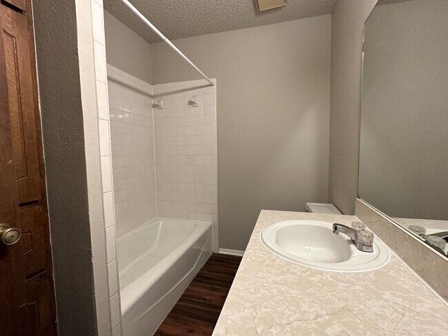 Building Photo - 1007 Southmoor Dr