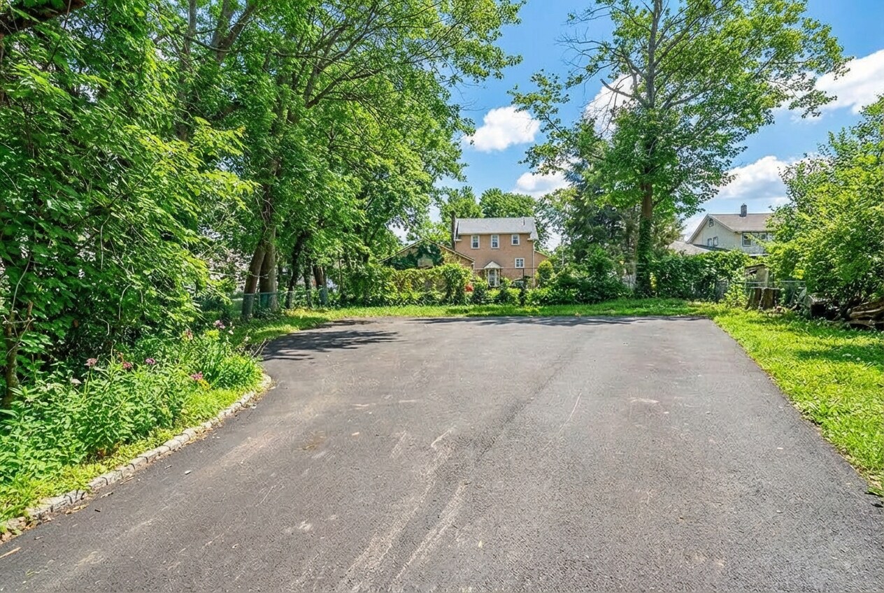 Building Photo - 315 Park Ave