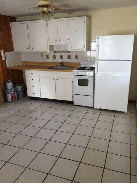 Building Photo - 685 HWY 441 SE