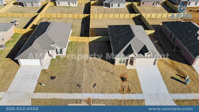 Building Photo - 126 SW Vanessa St