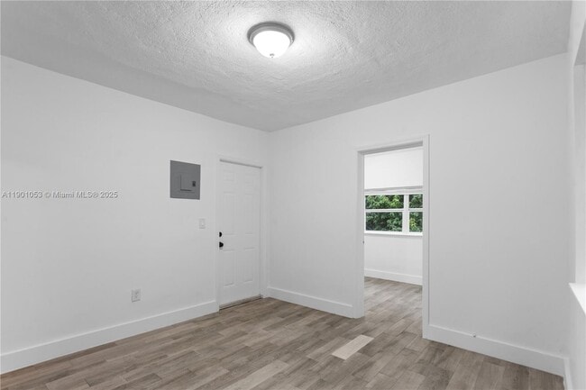 Building Photo - 27 NE 60th Terrace