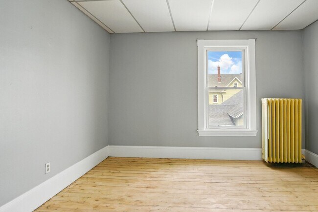 Building Photo - 310 Turner St