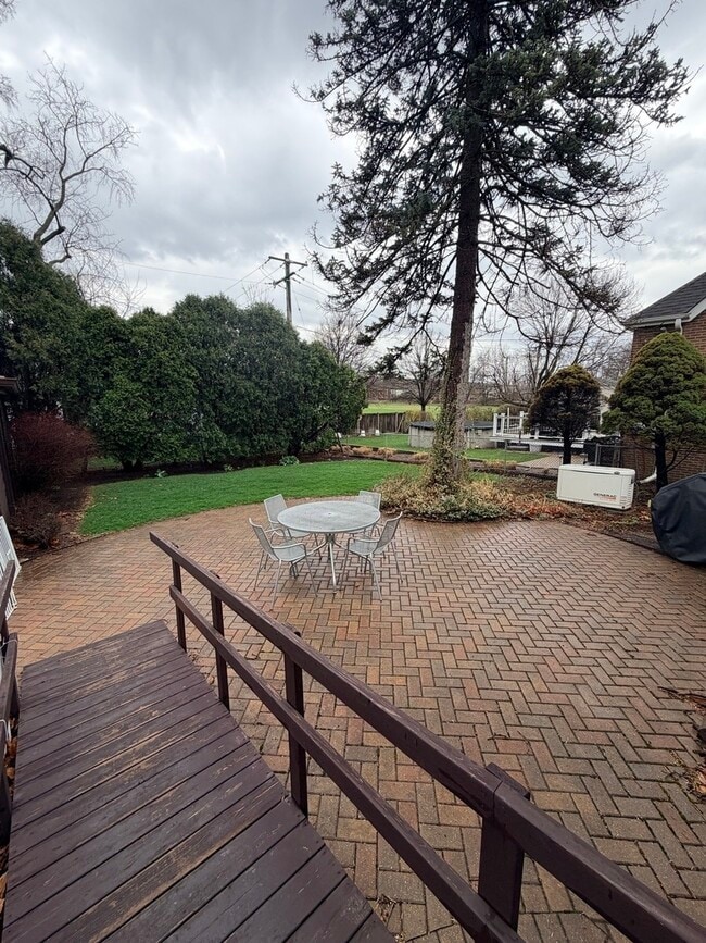 Building Photo - 137 Richard Ave