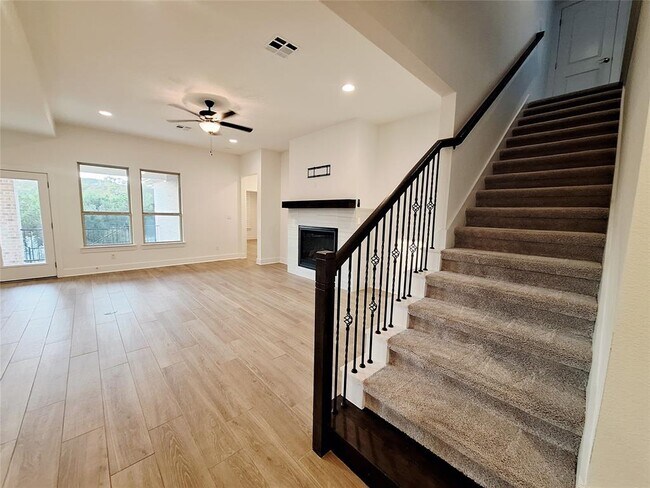 Building Photo - 1221 Brasano Pl