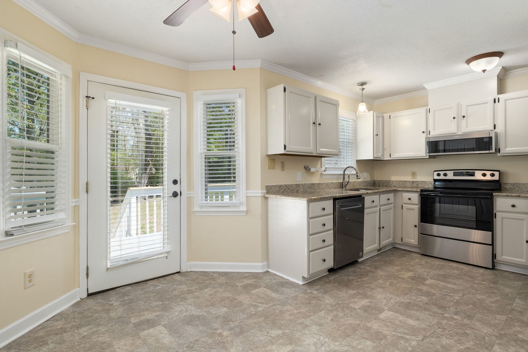 Building Photo - 940 Skylar Ct