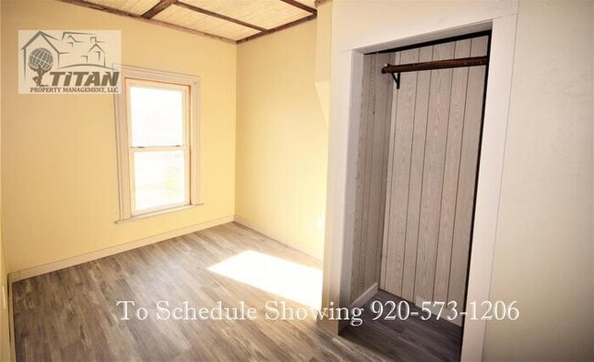 Building Photo - 2 Bedroom New London Town House
