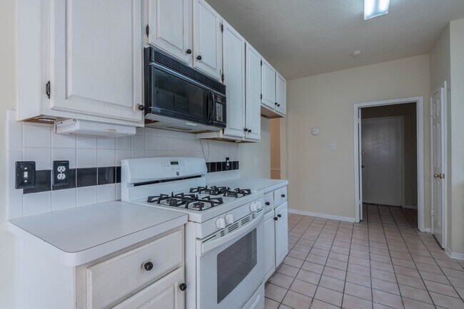 Building Photo - 17030 Macleish Dr