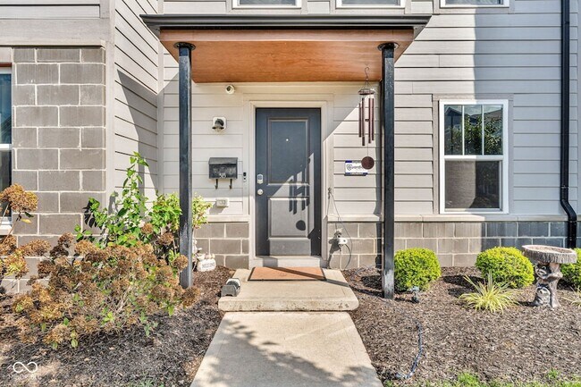 Building Photo - 315 Steeples Blvd