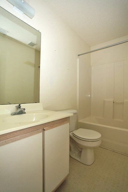 Building Photo - Close to area splash pad and parks