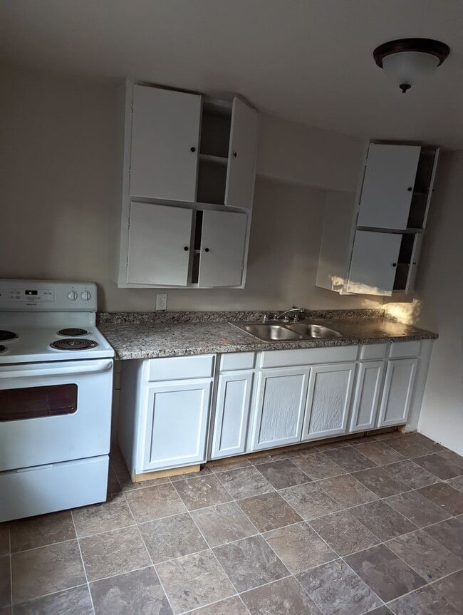 Building Photo - 4 SE 27th St