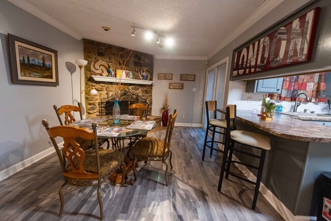 Building Photo - 2200 Romine Rd