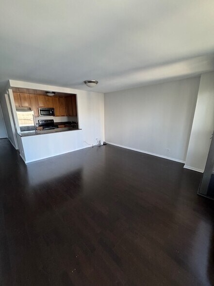 Building Photo - 30 E Huron St