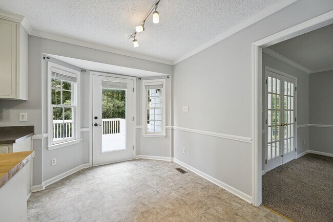 Building Photo - 223 Wintergreen Dr