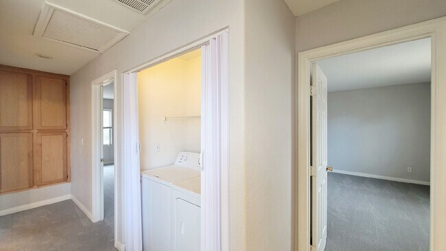 Building Photo - 7553 Dry Creek Ave