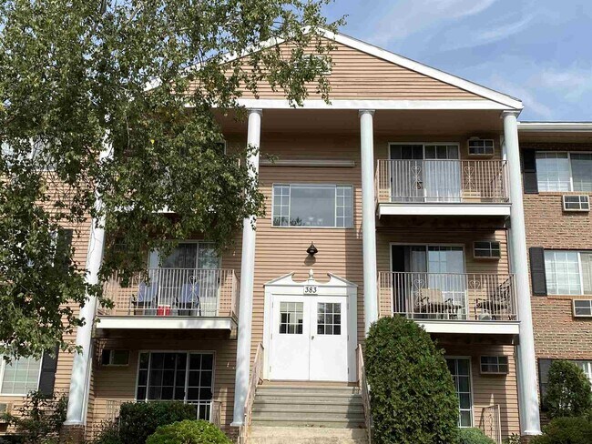 Building Photo - 385 Huse Rd