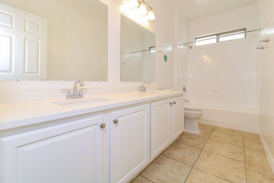 Building Photo - 25571 W St James Ave