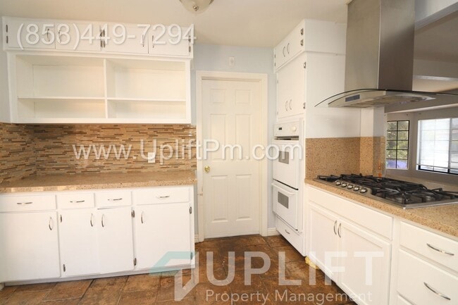 Building Photo - Casita Way (4025)