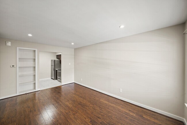 Building Photo - 845 Augusta Dr