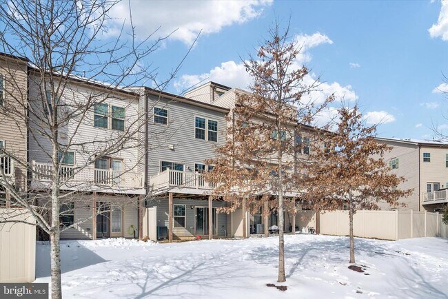 Building Photo - 7627 Hamilton Xing