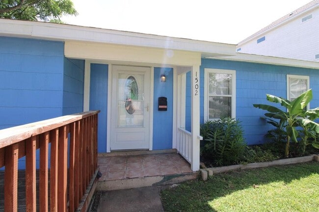 Building Photo - 1502 Bayou Shore Dr