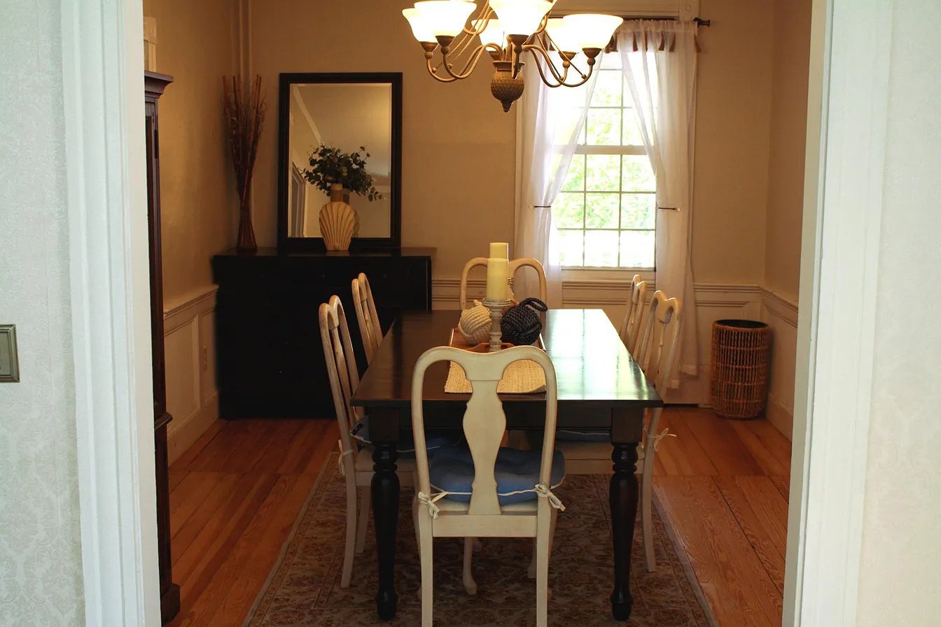 Building Photo - 68 W Narragansett Ave