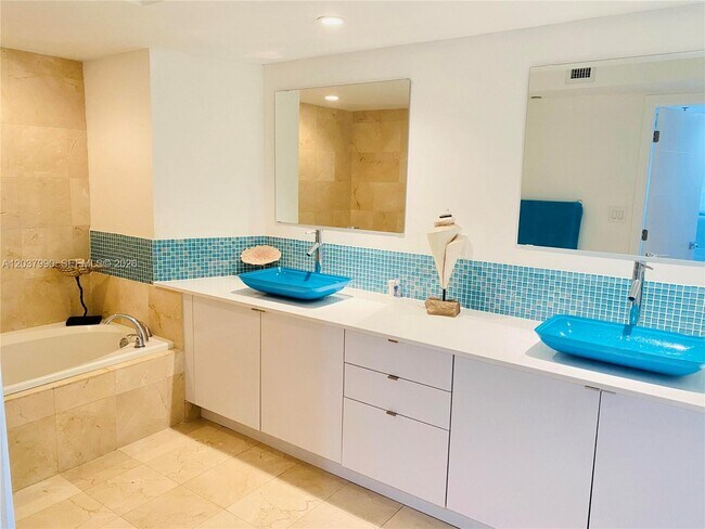 Building Photo - 6917 Collins Ave