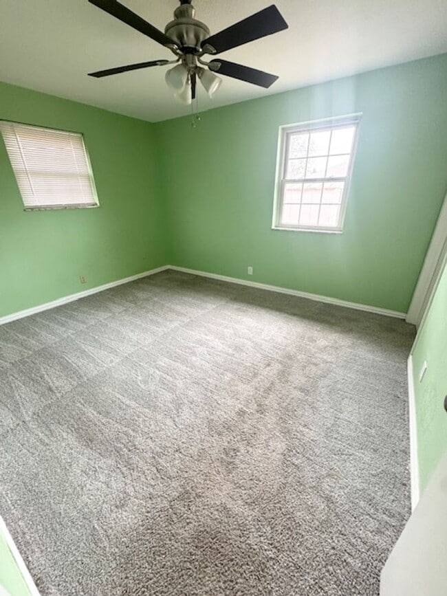 Building Photo - Cozy 3/1.5 Ready To Rent ASAP