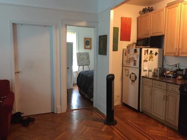 Primary Photo - 28 AVENUE