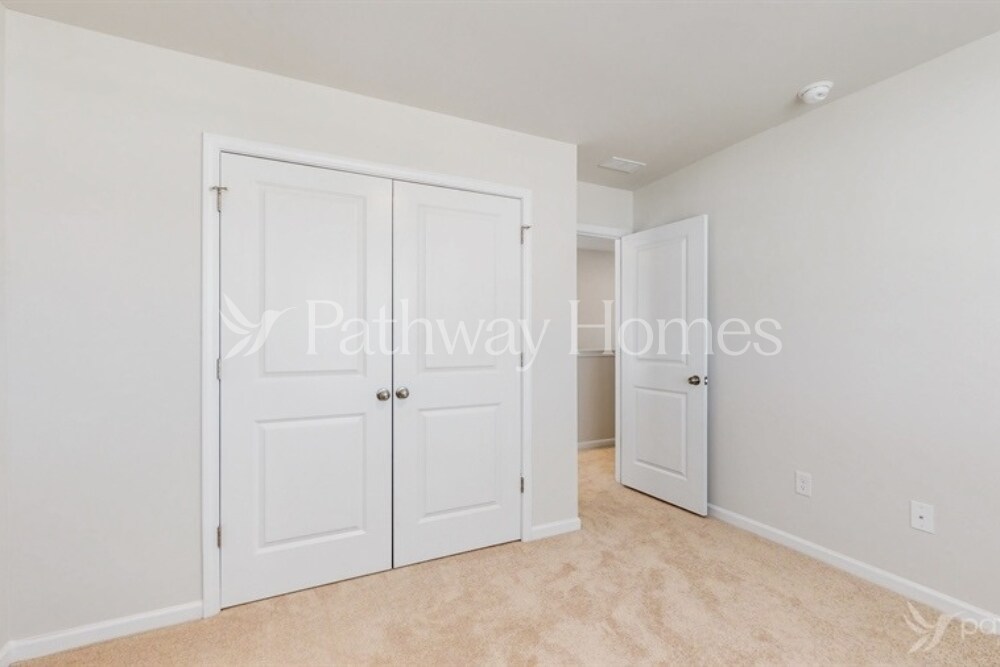 Building Photo - 335 Kennerly Center Dr
