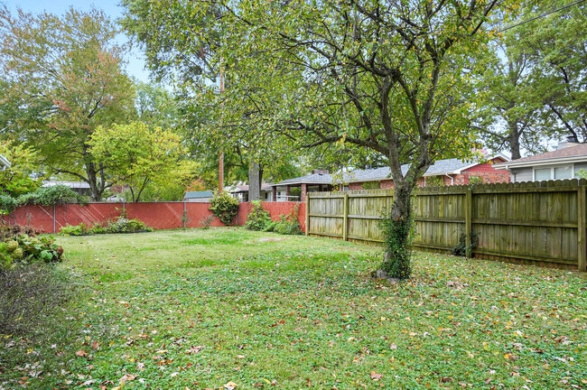 Building Photo - 2422 S Kickapoo Ave