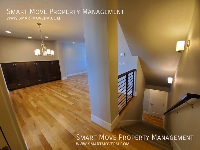 Building Photo - Executive East Boise Townhome on the Green...