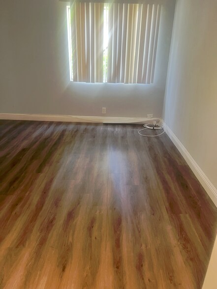 Building Photo - 5460 White Oak Ave