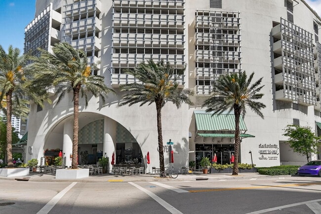 Building Photo - 1750 N Bayshore Dr