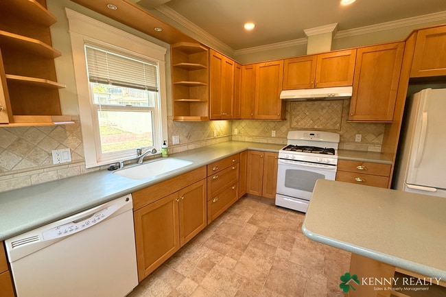 Building Photo - Spacious 3 Bedroom Home in Sign Hill Neighborhood in South San Francisco